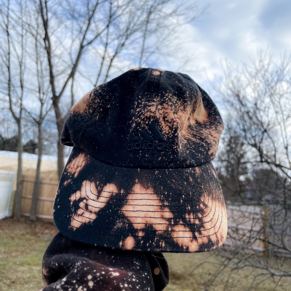 Woman’s adidas bleached hat